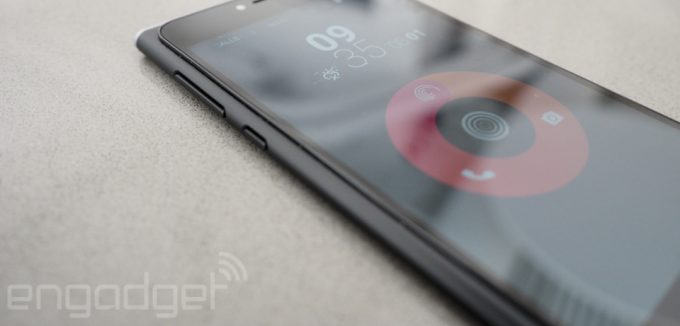 Экс-руководитель Apple представил свои Android-смартфоны (16 фото +  2 видео)